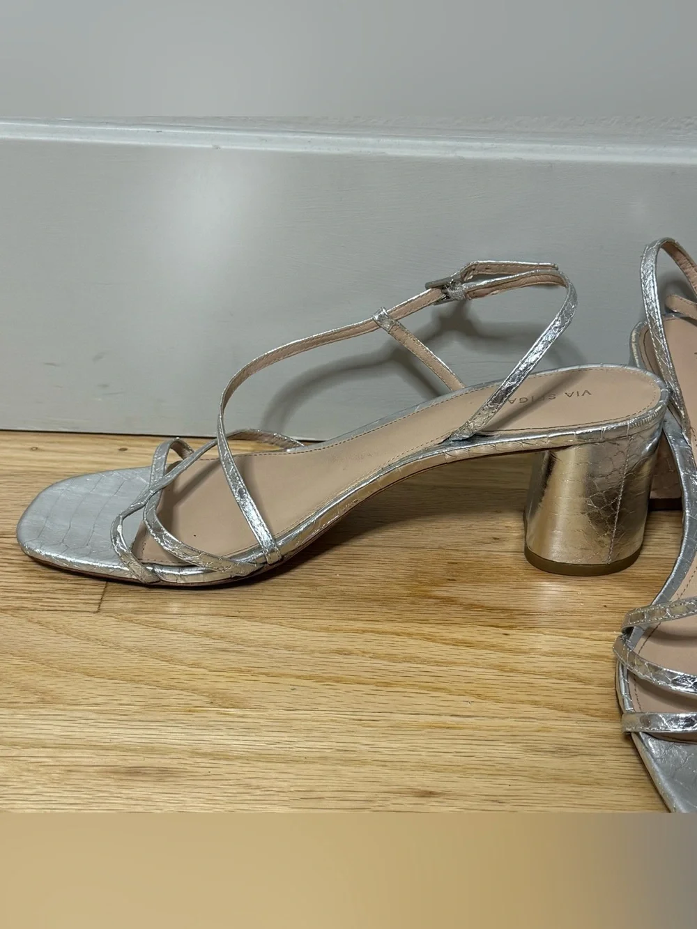Via Spiga Women's Roslyn Sandals Silver Leather Size 10 M Strap Chunky Heel